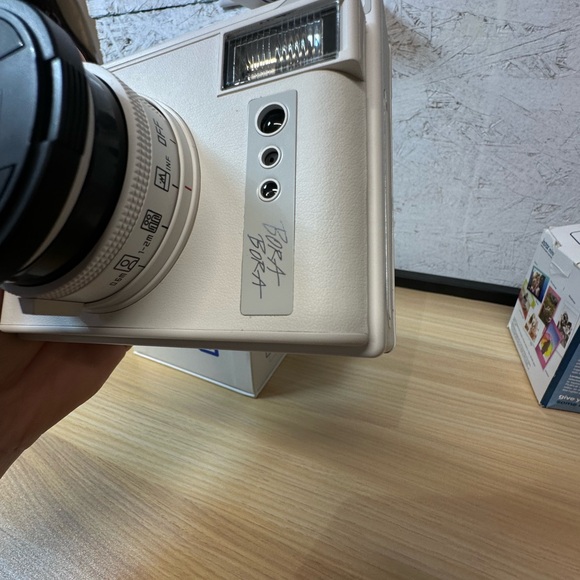 Lomography lomo instant Camera with film and accessories NIB - Picture 6 of 12
